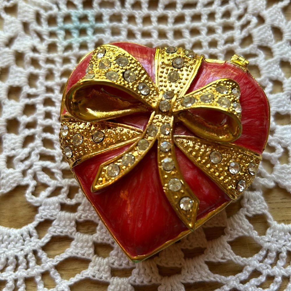 Heart Jewelry Trinket Box with Rhinestones and Magnetic Closure Hinged Lid